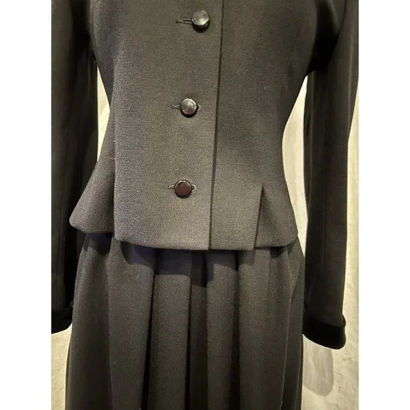 Sophisticated Black Skirt Set - Picture 4 of 16